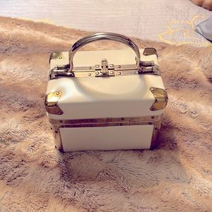 1960 “white and Gold “ Delill box purse with tan interior